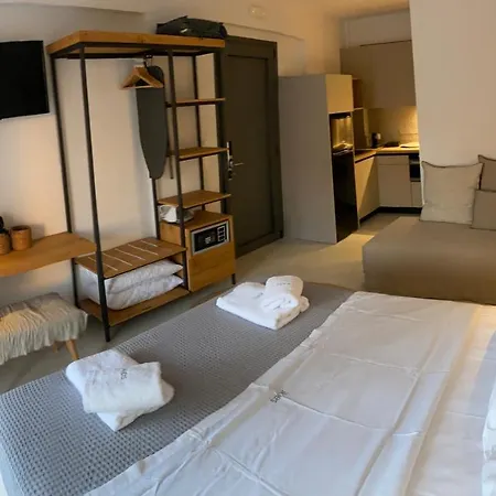 Ikies Suites By The Sea 니키티
