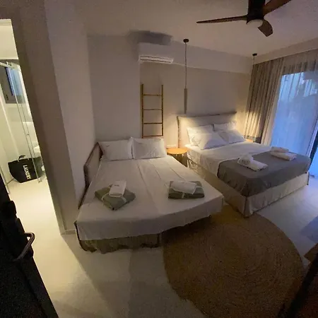 Ikies Suites By The Sea 니키티
