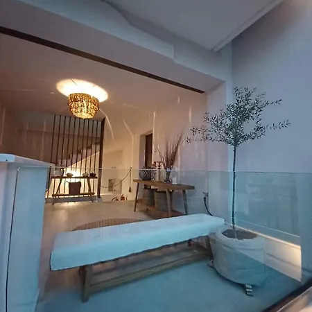 Appartement Ikies Suites By The Sea *