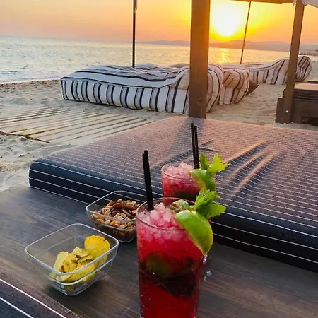 Ikies Suites By The Sea *